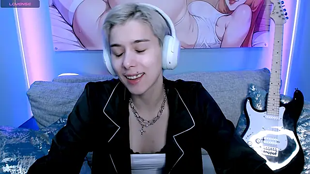 SophieAsh online show from November 16, 2025, 10:32 am