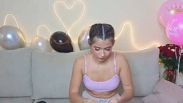 KathrynBrooks online show from October 28, 2025, 9:57 am