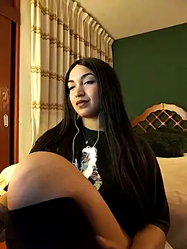 FallsForHerSmile online show from March 22, 2026, 9:02 am