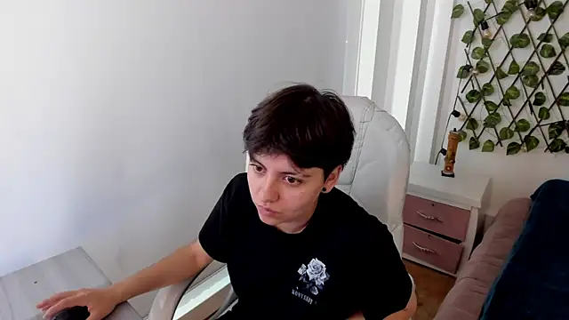 Nathaly ds online show from November 5, 2025, 7:58 pm