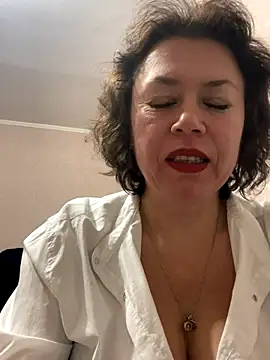 Kiravix online show from December 2, 2025, 7:20 pm