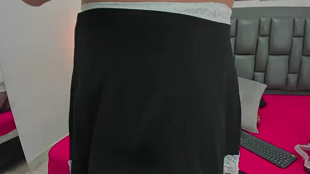 dakota roussee online show from November 17, 2025, 12:33 pm