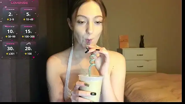 white liillyy online show from March 12, 2026, 9:43 pm