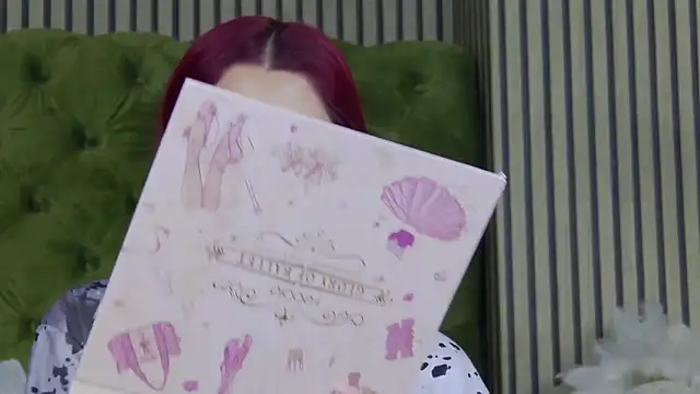 Snapshot of LunaHart chatting on February 1, 2026, 12:37 pm LunaHart online show from February 1, 2026, 12:37 pm