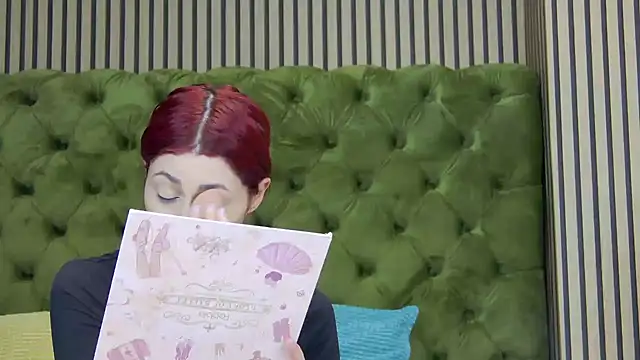 Snapshot of LunaHart chatting on February 21, 2026, 9:54 am LunaHart online show from February 21, 2026, 9:54 am