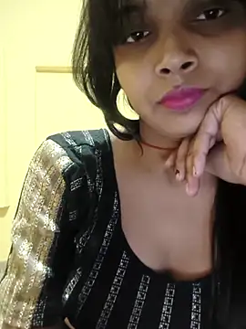 RAYI Queen 2 online show from November 9, 2025, 8:51 pm