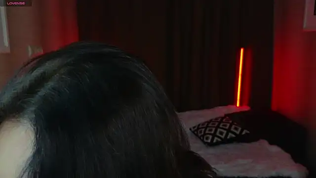 cute club online show from November 28, 2025, 6:21 pm