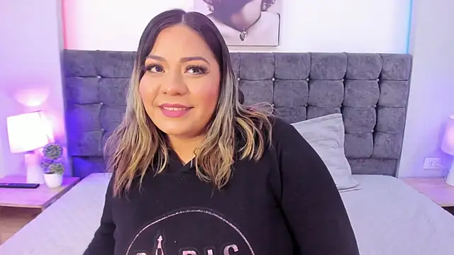 isabella horney  online show from September 28, 2025, 8:58 pm