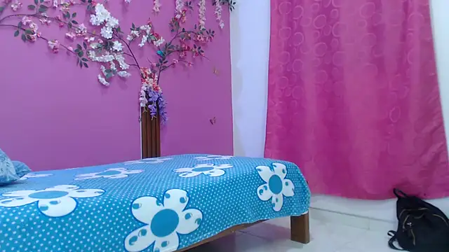 Snapshot of skinnybarbie022 chatting on February 3, 2026, 1:04 am skinnybarbie022 online show from February 3, 2026, 1:04 am