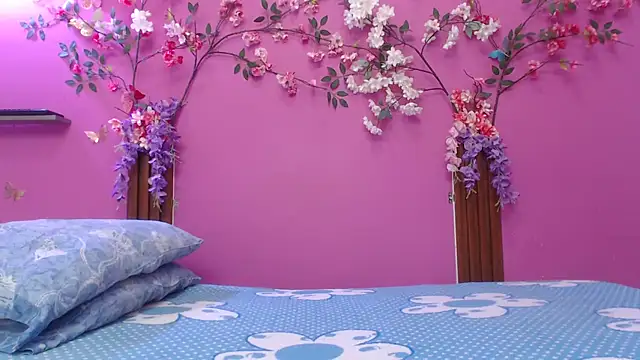 Snapshot of skinnybarbie022 chatting on February 9, 2026, 12:14 am skinnybarbie022 online show from February 9, 2026, 12:14 am