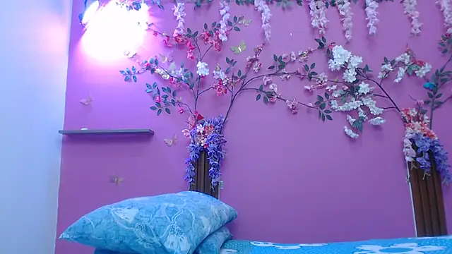 Snapshot of skinnybarbie022 chatting on February 13, 2026, 1:01 am skinnybarbie022 online show from February 13, 2026, 1:01 am