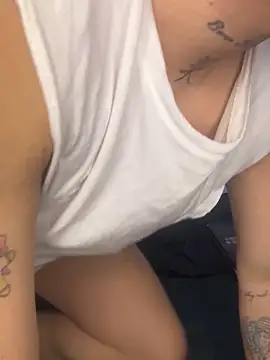 Kurtxxx22 online show from November 7, 2025, 9:48 pm