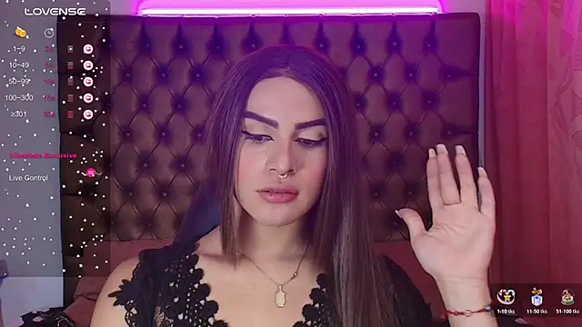 lailahdark online show from November 18, 2025, 3:45 am