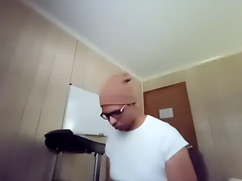 NaturalBeautyQueen online show from September 30, 2025, 1:38 pm