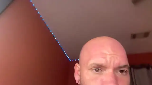 bearcub300 online show from November 6, 2025, 5:08 am