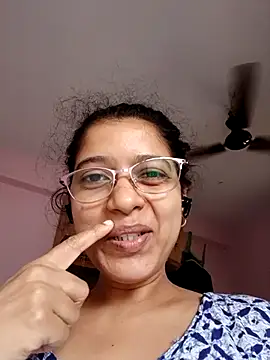 Snapshot of thanusi_2 chatting on November 4, 2025, 6:23 am thanusi 2 online show from November 4, 2025, 6:23 am