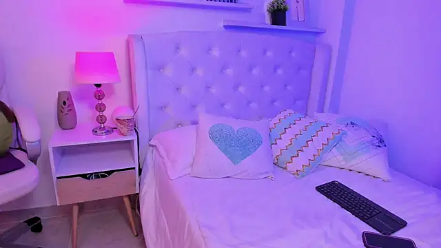 Snapshot of AmeliaRossi_ chatting on November 8, 2025, 5:18 am AmeliaRossi online show from November 8, 2025, 5:18 am