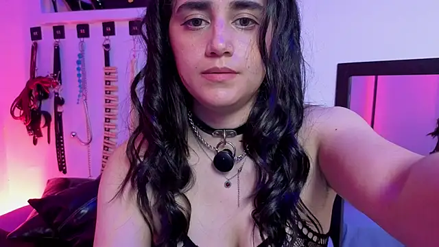 elowen halley1 online show from February 20, 2026, 9:59 pm