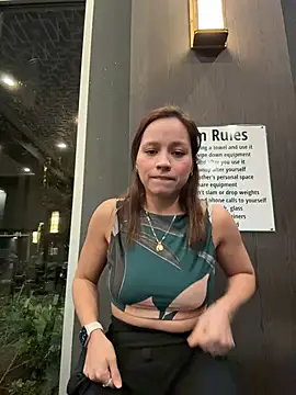 Snapshot of Mrs_MrLove chatting on December 20, 2025, 5:36 am Mrs MrLove online show from December 20, 2025, 5:36 am