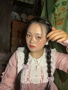 Snapshot of Julia-Elsa chatting on October 1, 2025, 3:23 am Julia-Elsa online show from October 1, 2025, 3:23 am