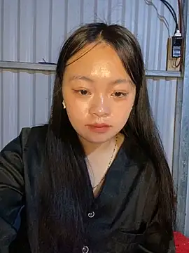 Snapshot of Julia-Elsa chatting on October 12, 2025, 5:23 pm Julia-Elsa online show from October 12, 2025, 5:23 pm