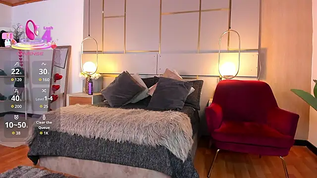 Lina Montclair online show from February 18, 2026, 7:32 pm