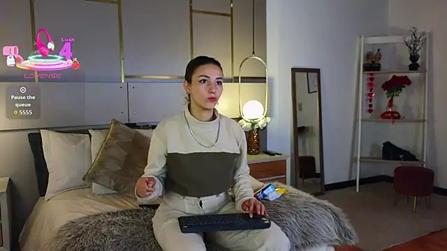 Lina Montclair online show from March 30, 2026, 8:21 pm