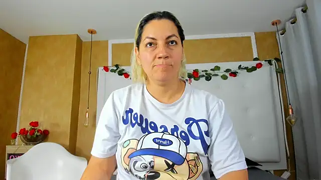 Heidy milf online show from March 20, 2026, 7:52 pm