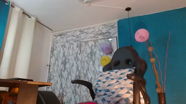 hanna mooreee online show from April 15, 2026, 6:59 pm