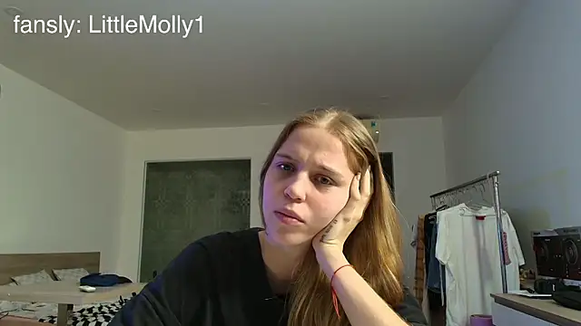 Snapshot of littlemolly11 chatting on September 30, 2025, 11:04 am littlemolly11 online show from September 30, 2025, 11:04 am