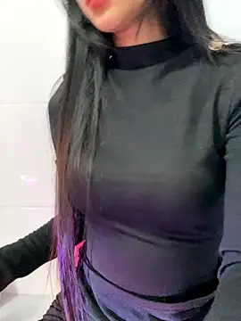 Snapshot of Sexlove_bb chatting on December 5, 2025, 5:05 am Sexlove bb online show from December 5, 2025, 5:05 am