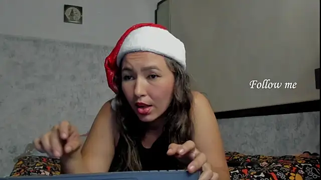 Snapshot of marly_charm_ chatting on December 18, 2025, 1:11 am marly charm online show from December 18, 2025, 1:11 am