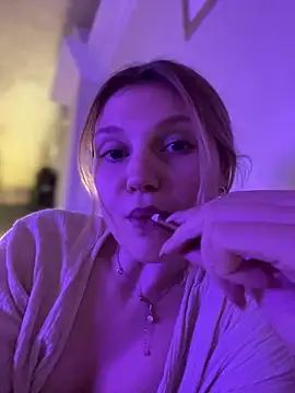 Emaline Fane online show from December 22, 2025, 6:27 pm