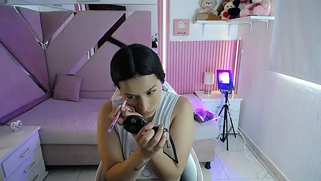 Mia garcia28 online show from October 7, 2025, 8:06 pm