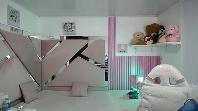 Mia garcia28 online show from October 14, 2025, 7:58 pm