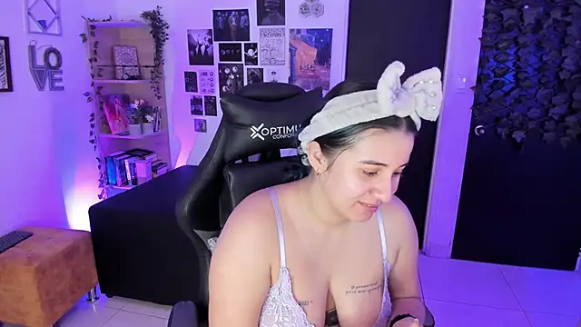 Lana Herondale online show from November 25, 2025, 9:09 am