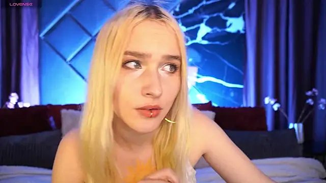 LilElfie online show from March 12, 2026, 10:05 pm