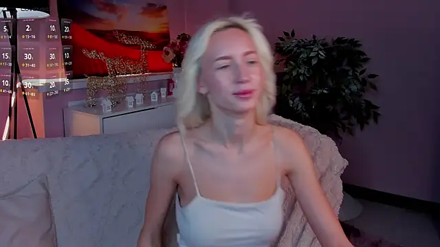 cute luucy online show from February 5, 2026, 4:06 am