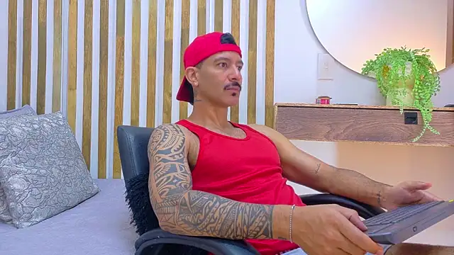 Snapshot of yorbymaxx chatting on February 7, 2026, 12:53 pm yorbymaxx online show from February 7, 2026, 12:53 pm