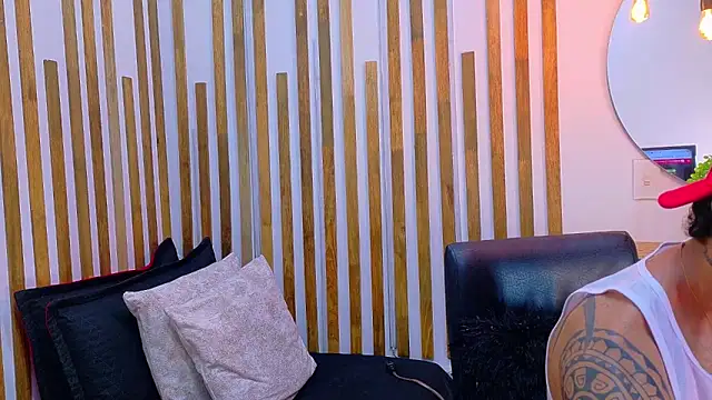 Snapshot of yorbymaxx chatting on February 9, 2026, 1:04 pm yorbymaxx online show from February 9, 2026, 1:04 pm