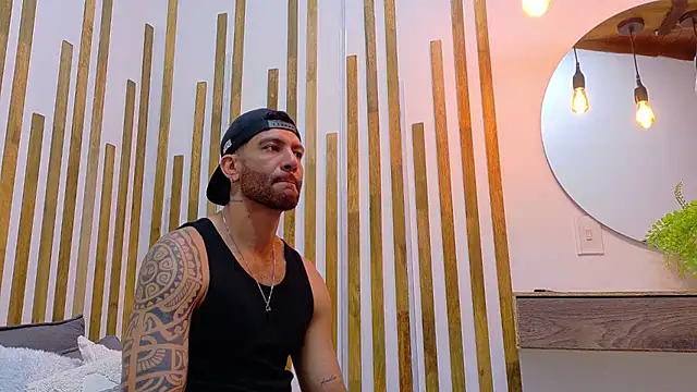 Snapshot of yorbymaxx chatting on February 17, 2026, 1:40 pm yorbymaxx online show from February 17, 2026, 1:40 pm