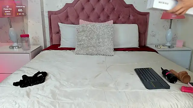 Snapshot of alanna_blaze chatting on February 23, 2026, 7:33 pm alanna blaze online show from February 23, 2026, 7:33 pm