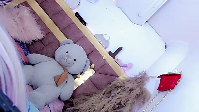 ravenous charmer online show from February 13, 2026, 9:22 pm