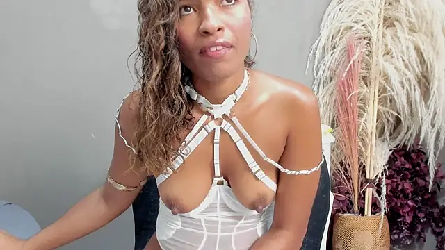 sienna glow online show from April 12, 2026, 2:33 pm