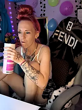 Purple2StayThnxx online show from September 29, 2025, 4:06 am