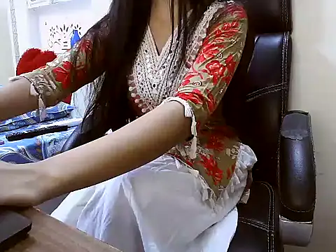 Simranjeet kaur26 online show from July 17, 2026, 2:13 pm