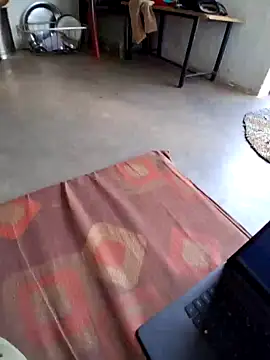 Snapshot of RAYI_Queen_3 chatting on December 20, 2025, 3:46 am RAYI Queen 3 online show from December 20, 2025, 3:46 am