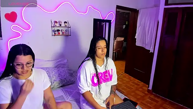 Snapshot of Dilan_and_Mia chatting on May 6, 2026, 12:19 am Dilan and Mia online show from May 6, 2026, 12:19 am