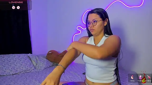 Snapshot of Dilan_and_Mia chatting on May 20, 2026, 8:37 pm Dilan and Mia online show from May 20, 2026, 8:37 pm