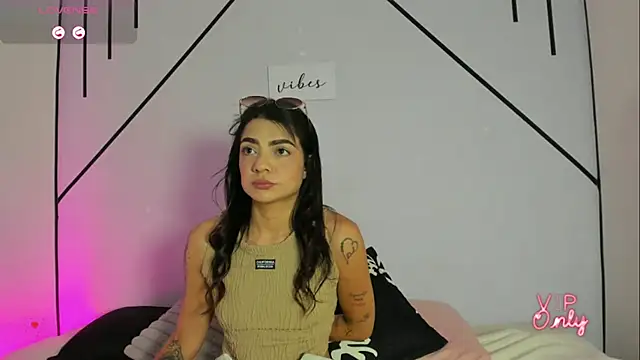 MiahCornell  online show from February 5, 2026, 8:13 pm